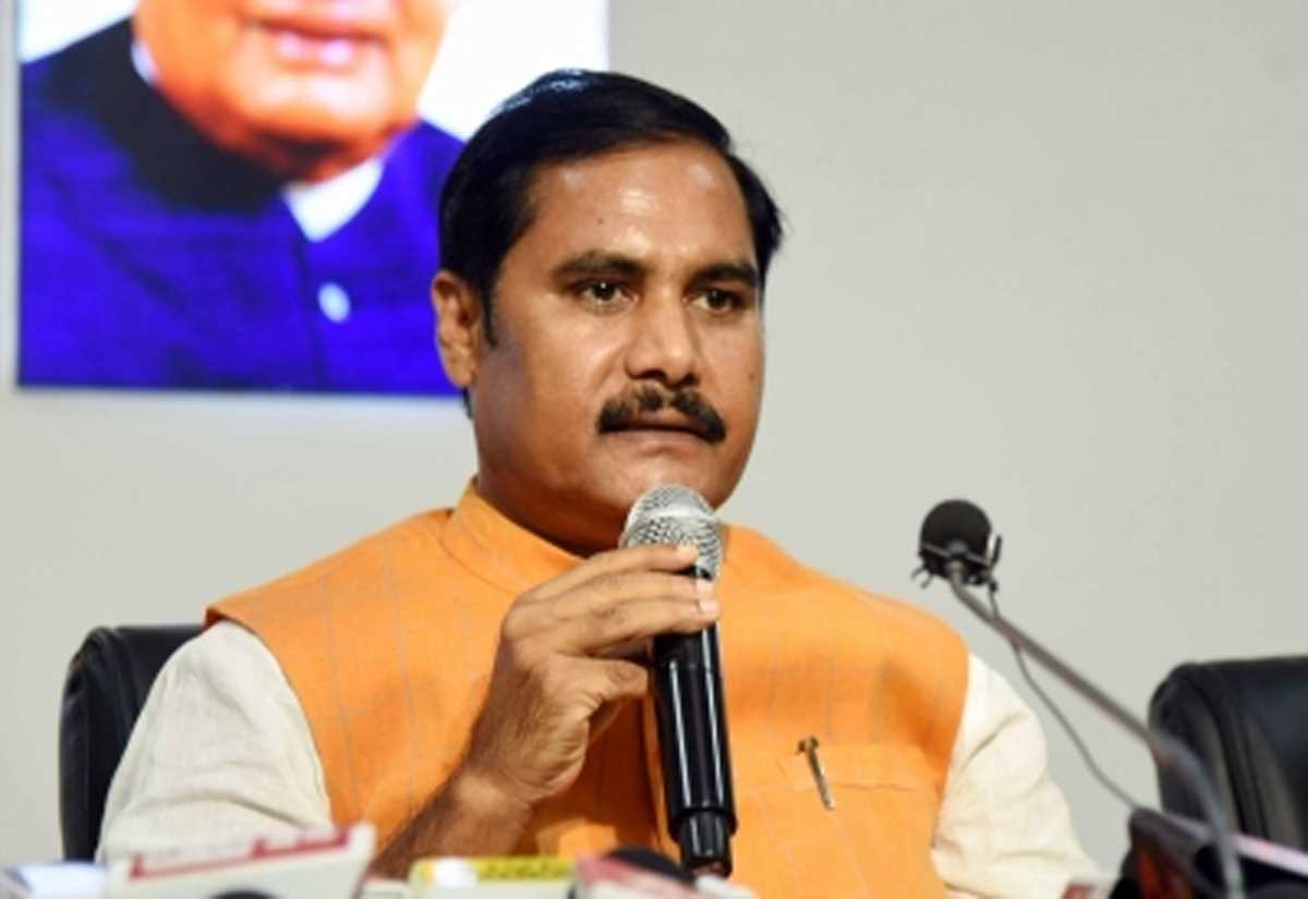 बिहार में पहले साला का बोलबाला, अब जीजाजी का : भाजपा नेता बिहार में पहले साला का बोलबाला, अब जीजाजी का : भाजपा नेता